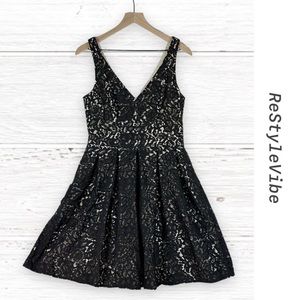 BETSEY JOHNSON Women’s Size 6 Dress Skater Lace Pockets V Neck Sleeveless Lined